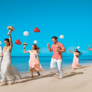Dominican Republic Honeymoon Packages Dreams Dominicus La Romana Wedding Bride And Groom On Beach With Balloons