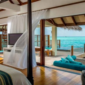 Four Seasons Resorts at Landaa Giraavaru - Maldives Luxury Honeymoon Packages - Sunset Water Villa with Pool bedroom