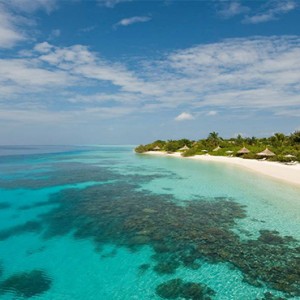 Four Seasons Resorts at Landaa Giraavaru - Maldives Luxury Honeymoon Packages - beach and ocean