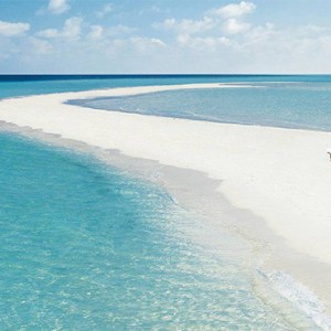 Four Seasons Resorts at Landaa Giraavaru - Maldives Luxury Honeymoon Packages - sandbank