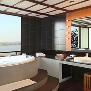 Heritance Kandalama - Sri Lanka Honeymoon Packages - Luxury suite bathroom