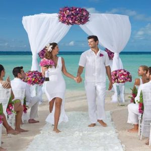 Mexico Honeymoon Packages Dreams Sands Cancun Resort And Spa Beach Weddings With Guests