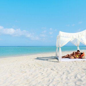 beach cabana - Kanuhura Maldives - Luxury Maldives Honeymoons