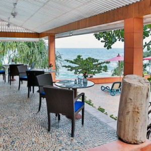 pool bar - mom tris villa roayle phuket - luxury phuket honeymoons