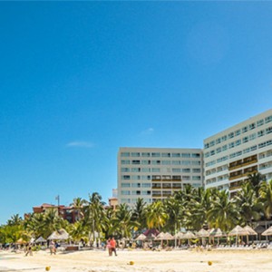 pool beach - Dreams Sands Cancun Resort & Spa - Mexico Luxury honeymoon packages