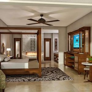 5 Honeymoon Grand Luxury Walkout Butler Suite with Patio Tranquility Soaking Tub - Luxury Jamaica Honeymoons