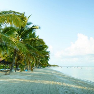 beach - lux le morne mauritius - luxury mauritius honeymoons