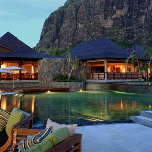 evening - lux le morne mauritius - luxury mauritius honeymoons