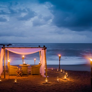 Anantara Peace Haven Tangalle Resort - Luxury Sri Lanka Honeymoon packages - beach dining