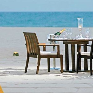 Uga Bay - Luxury Sri Lanka Honeymoon Packages - beach dining