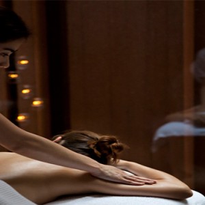 COMO Metropolitan Bangkok - Luxury Bangkok Honeymoon Packages - Spa massage