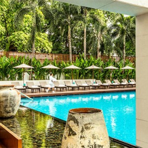 COMO Metropolitan Bangkok - Luxury Bangkok Honeymoon Packages - pool at daytime
