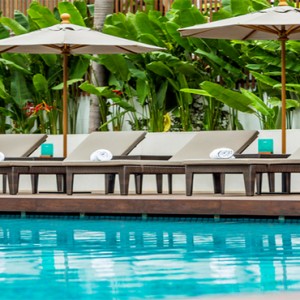 COMO Metropolitan Bangkok - Luxury Bangkok Honeymoon Packages - pool at daytime2