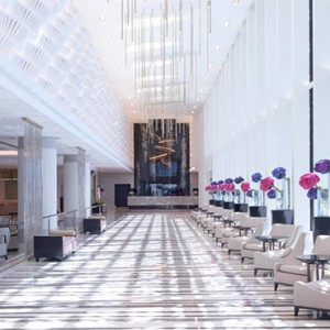 Four seasons Hotel Abu Dhabi at Al Maryah Island - Luxury Abu Dhabi honeymoon packages - Hotel lobby2