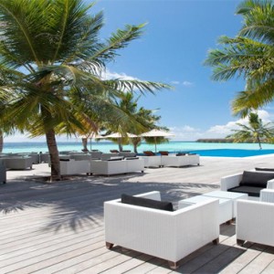 Vilamendhoo Island resort and spa - Luxury Maldives Honeymoon Packages - sunset bar pool