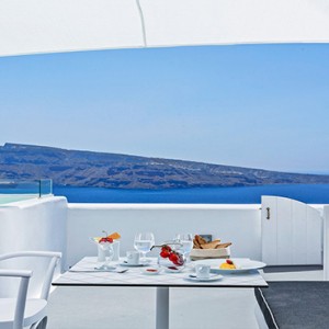 Charisma Suites Santorini - Luxury Greece Honeymoon packages - Honeymoon jacuzzi suite with caldera view7