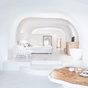 Charisma Suites Santorini - Luxury Greece Honeymoon packages - Senior suites room