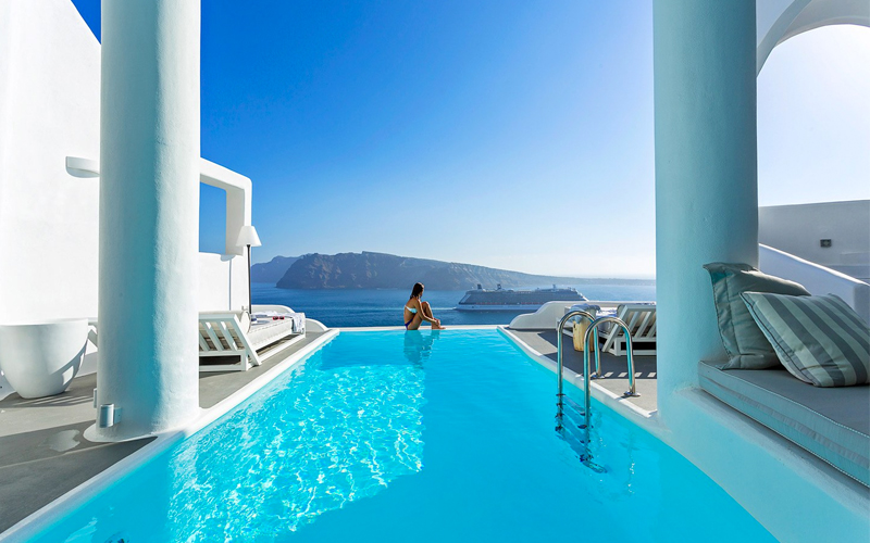 charisma suites - 10 reasons to minimoon in Santorini - Luxury Santorini Honeymoon Packages