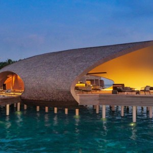 dining 3 - st regis maldives vommuli - luxury maldives holidays