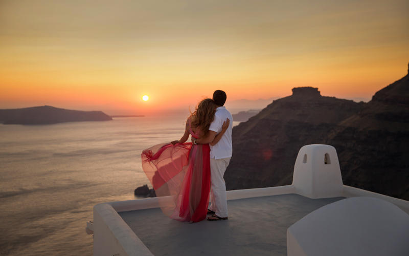 santorini photos - 10 reasons to minimoon in Santorini - Luxury Santorini Honeymoon Packages