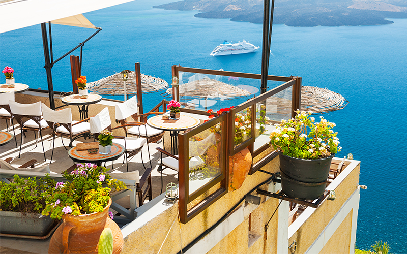 santorini restaurants - 10 reasons to minimoon in Santorini - Luxury Santorini Honeymoon Packages