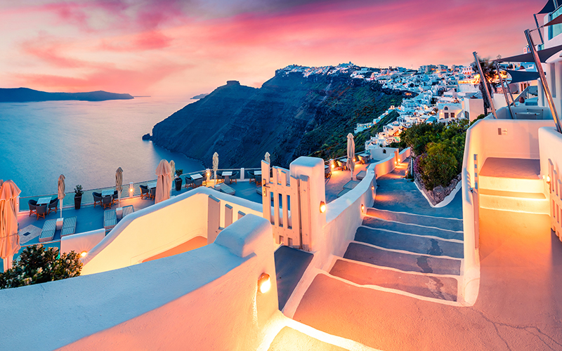 santorini sunsets - 10 reasons to minimoon in Santorini - Luxury Santorini Honeymoon Packages