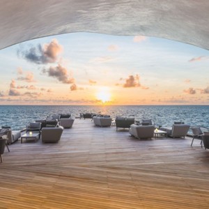 the whale bar - st regis maldives vommuli - luxury maldives holidays