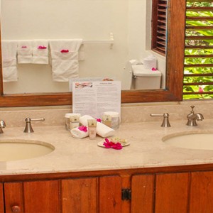 Southfield Estate Resort - Luxury St Lucia honeymoon Packages - One bedroom villa with hillside ocean view bathroom