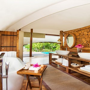 Uga Chena Huts Yala - Luxury Sri Lanka Honeymoon packages - cabin bathroom