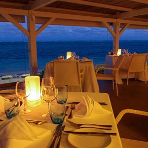 Astroea beach - Luxury Mauritius Honeymoon Packages - Etolie de mer restaurant at night