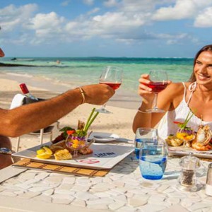 Astroea beach - Luxury Mauritius Honeymoon Packages - Etolie de mer restaurant couple dining