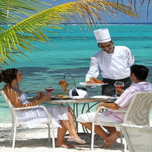 Astroea beach - Luxury Mauritius Honeymoon Packages - Etolie de mer restaurant couple dining1