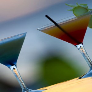 Le Domaine de L'Orangeraie - Luxury seychelles honeymoon packages - Infinity pool bar cocktails