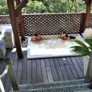 Le Domaine de L'Orangeraie - Luxury seychelles honeymoon packages - Spa jacuzzi
