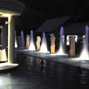 Le Domaine de L'Orangeraie - Luxury seychelles honeymoon packages - pool bar at night