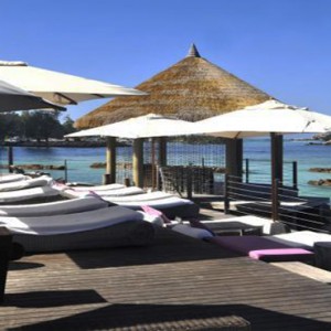 Le Domaine de L'Orangeraie - Luxury seychelles honeymoon packages - pool loungers