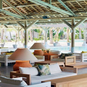 The Ravenala Attitude - Luxury mauritius honeymoon packages - Pool Bar