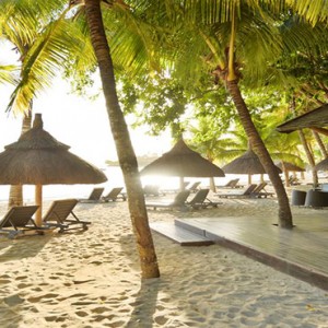 The Ravenala Attitude - Luxury mauritius honeymoon packages - beach bar