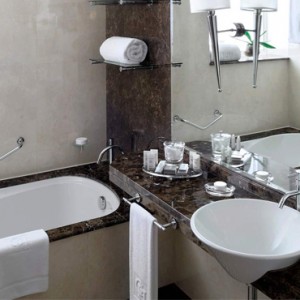 bathroom - Grosvenor House Dubai - Luxury Dubai Honeymoon Packages