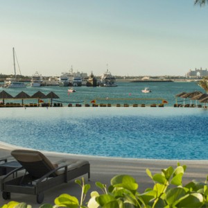 infinity pool 2 - Le Meridien Mina seyahi - Luxury dubai Honeymoon Packages