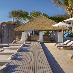 pool bar - six senses zil pasyon - luxury seychelles honeymoon packages