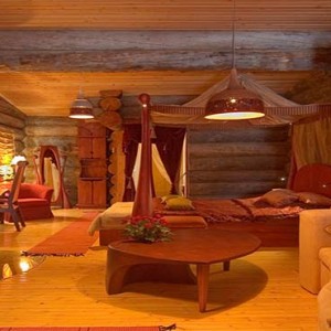 Kakslauttanen Arctic Resort - Luxury Finland Honeymoon Packages - Queen suites interior1