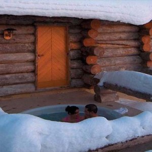 Kakslauttanen Arctic Resort - Luxury Finland Honeymoon Packages - Queen suites private jacuzzi