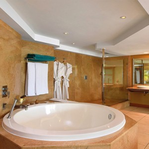 Mauritius Honeymoon Packages Shandrani Beachcomber Resort & Spa Senior Suite Bathroom