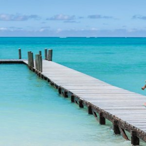 Mauritius Honeymoon Packages Shangri La's Le Touessrok Resort And Spa Couple On Jetty