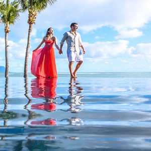 Mauritius Honeymoon Packages Maradiva Villas Resort & Spa Couple By Infinity Pool