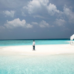 Baros Maldives - Luxury Maldives Honeymoon Packages - Sandbank dining2