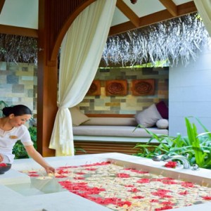 Baros Maldives - Luxury Maldives Honeymoon Packages - Spa bath