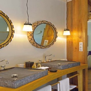 Constance Moofushi - Luxury Maldives Honeymoon Packages - Beach Villa bathroom