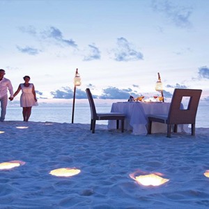 Constance Moofushi - Luxury Maldives Honeymoon Packages - Candlelit dinner on beach